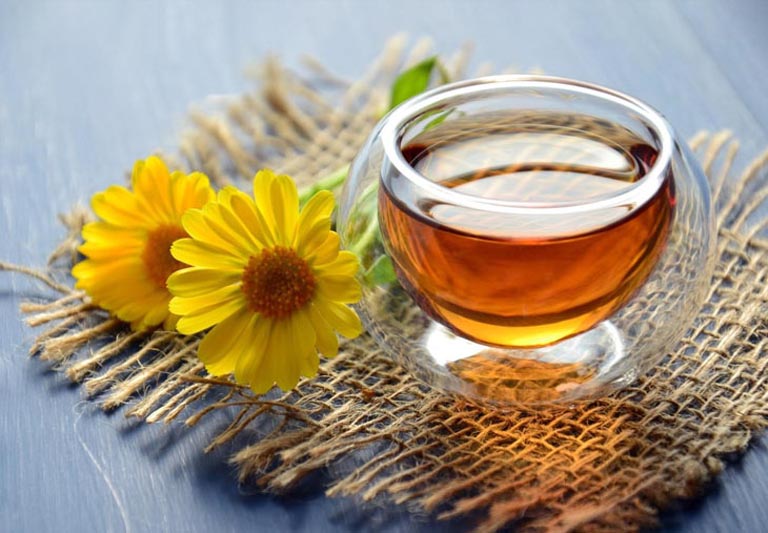 Uống trà hoa cúc hàng ngày giúp giảm đau dạ dày và rất tốt cho sức khỏe