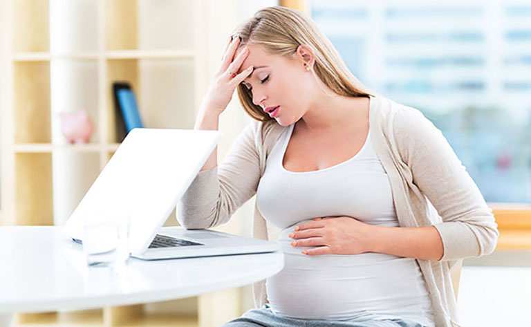 Căng thẳng, mệt mỏi cũng là nguyên nhân gây đau dạ dày khi mang thai